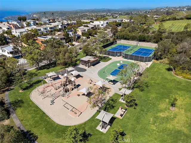 725 Balboa Avenue, Laguna Beach, California 92651
