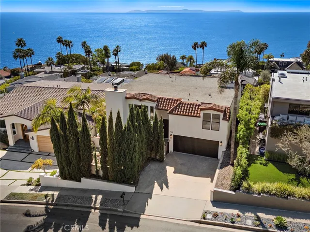 725 Balboa Avenue, Laguna Beach, California 92651