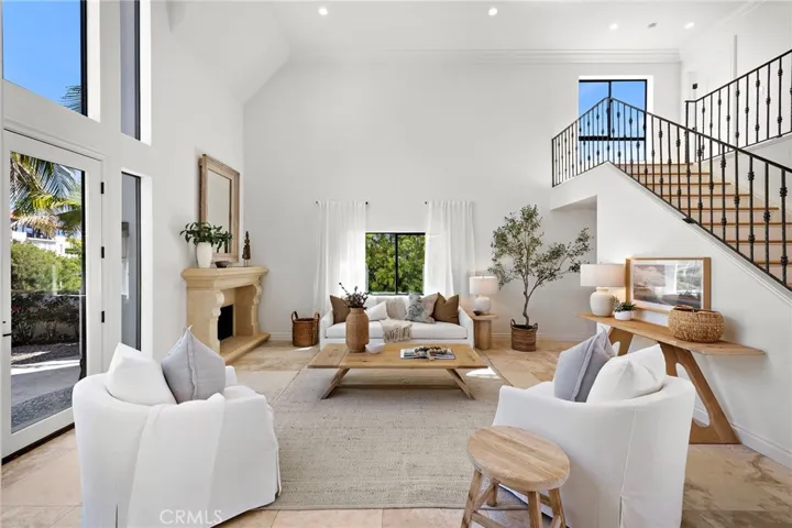725 Balboa Avenue, Laguna Beach, California 92651