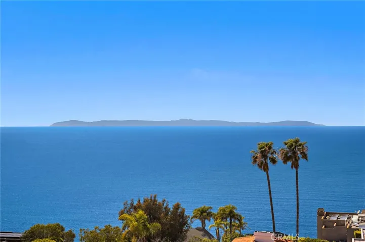 725 Balboa Avenue, Laguna Beach, California 92651