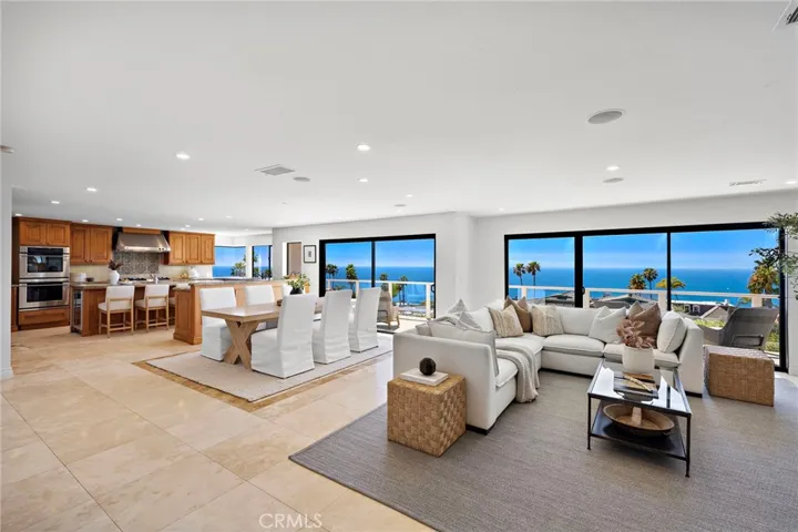 725 Balboa Avenue, Laguna Beach, California 92651