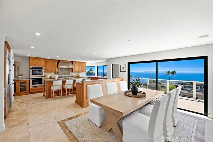 725 Balboa Avenue, Laguna Beach, California 92651