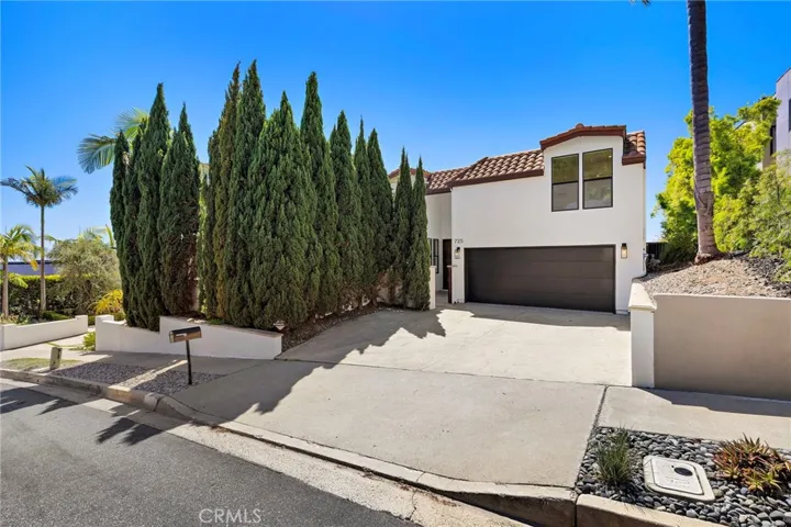 725 Balboa Avenue, Laguna Beach, California 92651