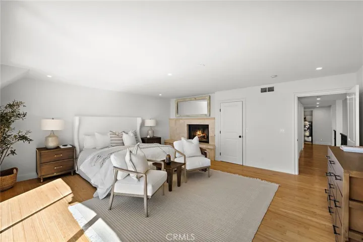 725 Balboa Avenue, Laguna Beach, California 92651