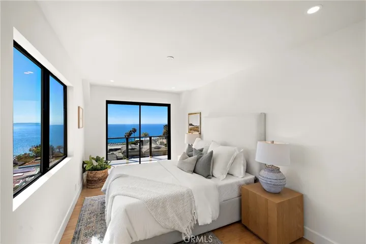 725 Balboa Avenue, Laguna Beach, California 92651