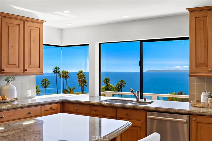 725 Balboa Avenue, Laguna Beach, California 92651
