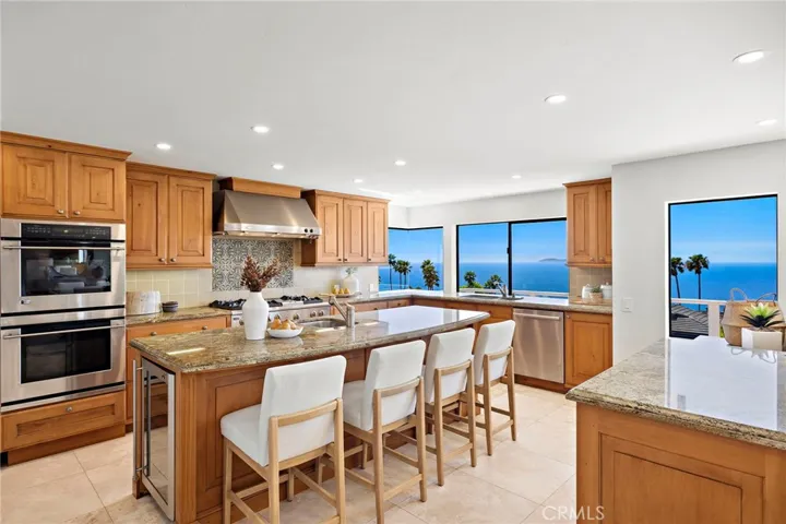 725 Balboa Avenue, Laguna Beach, California 92651