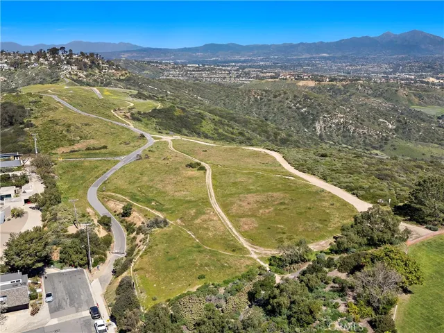 725 Balboa Avenue, Laguna Beach, California 92651