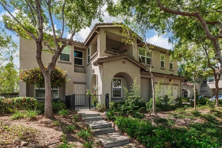 451 Avenida De La Luna, Vista, California 92083