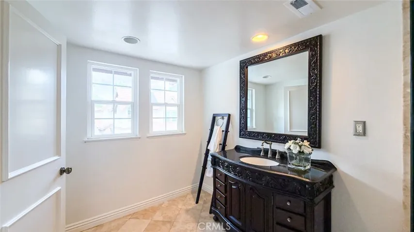 second bedroom suite bathroom