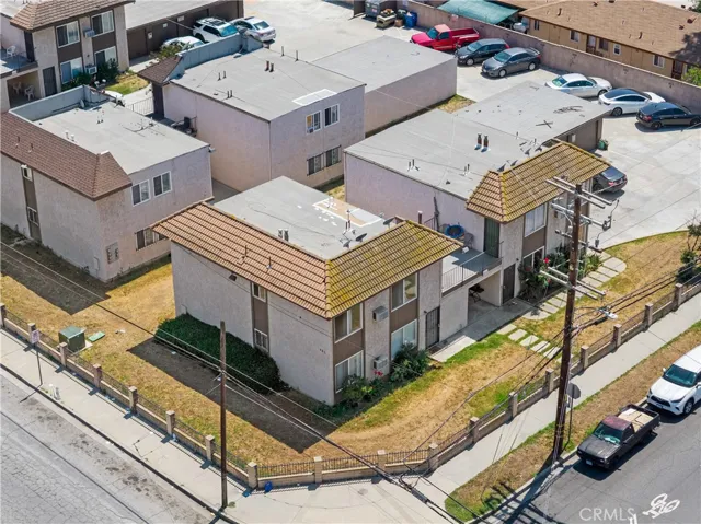 Three contiguous 4 units Complex