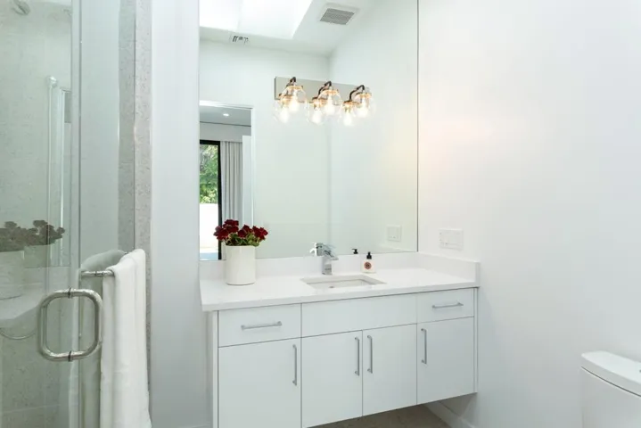 037_bathroom2_722