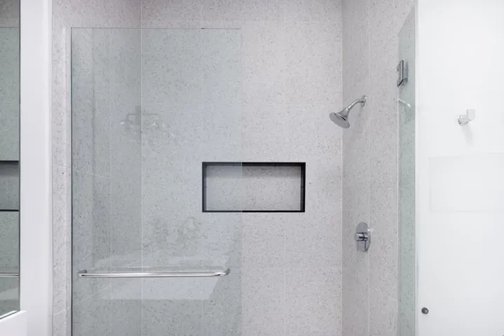 038_70445_mottle_circle_23_418