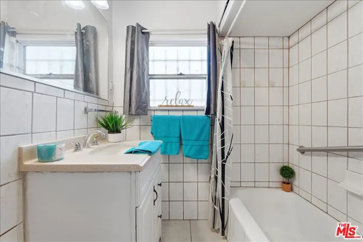 1232 W 74th Street, Los Angeles, California 90044