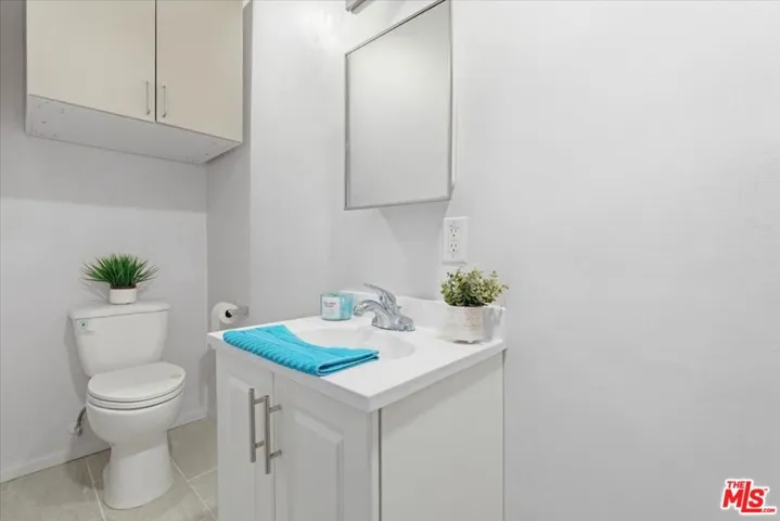 1232 W 74th Street, Los Angeles, California 90044