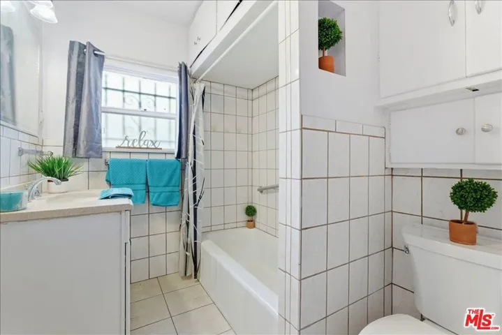 1232 W 74th Street, Los Angeles, California 90044
