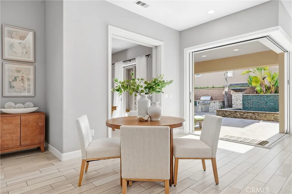 Eat In Kitchen
