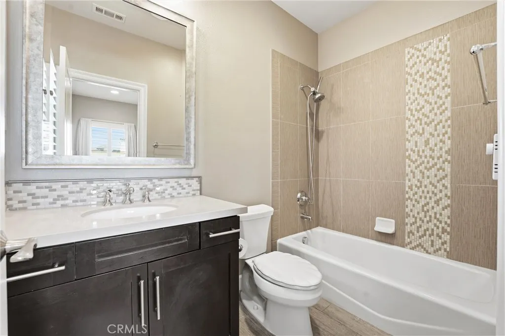 En-suite bath
