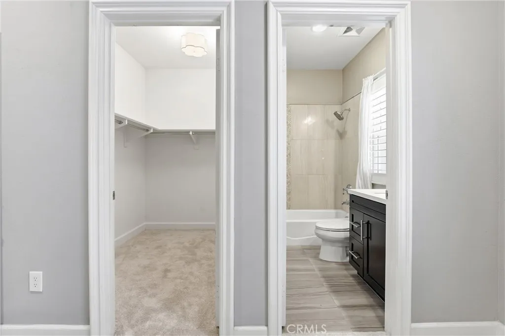En-suite bath and walk in closet