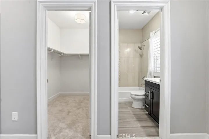 En-suite bath and walk in closet