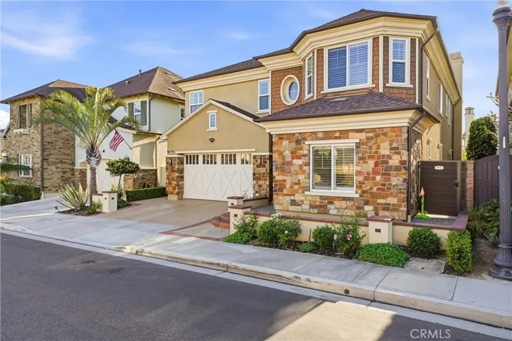 17491 Oakbluffs Lane, Huntington Beach, California 92649