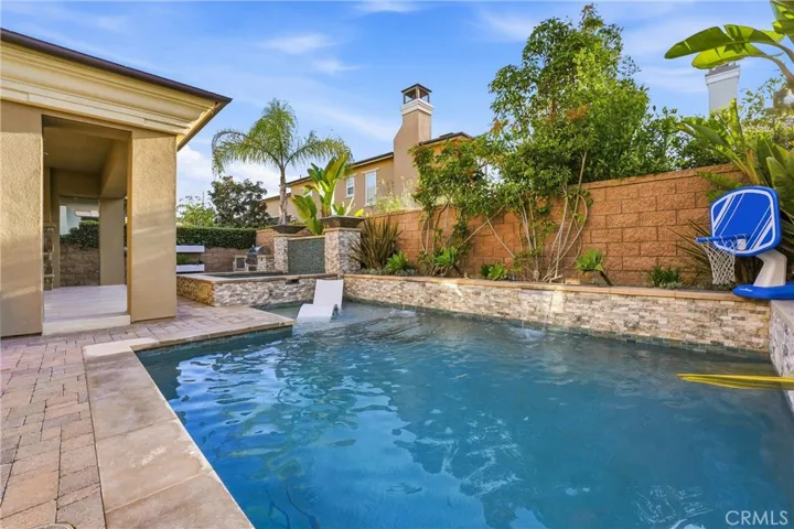 17491 Oakbluffs Lane, Huntington Beach, California 92649