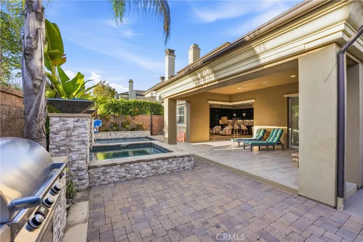 17491 Oakbluffs Lane, Huntington Beach, California 92649