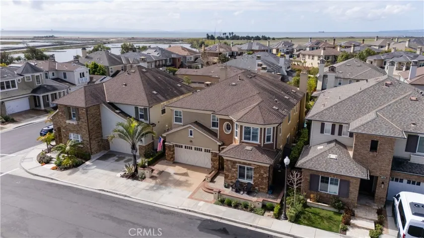 17491 Oakbluffs Lane, Huntington Beach, California 92649