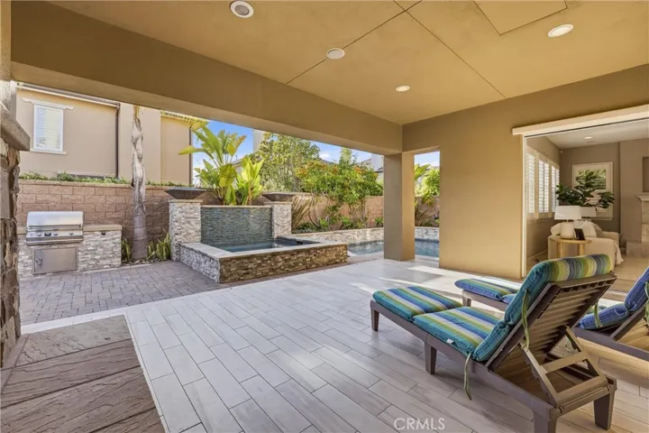 17491 Oakbluffs Lane, Huntington Beach, California 92649