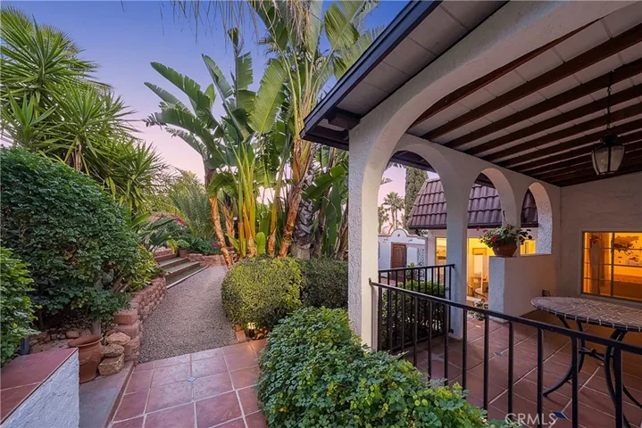 Backyard garden pathway