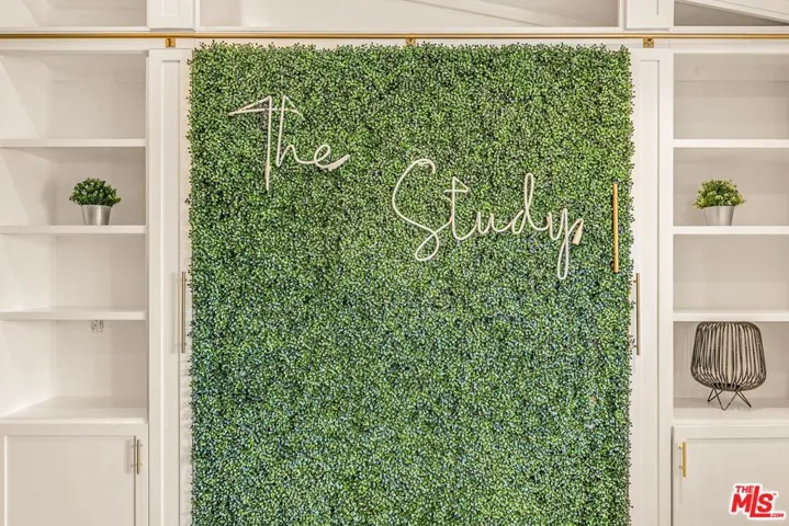 14050 Magnolia Boulevard 312, Sherman Oaks, California 91423