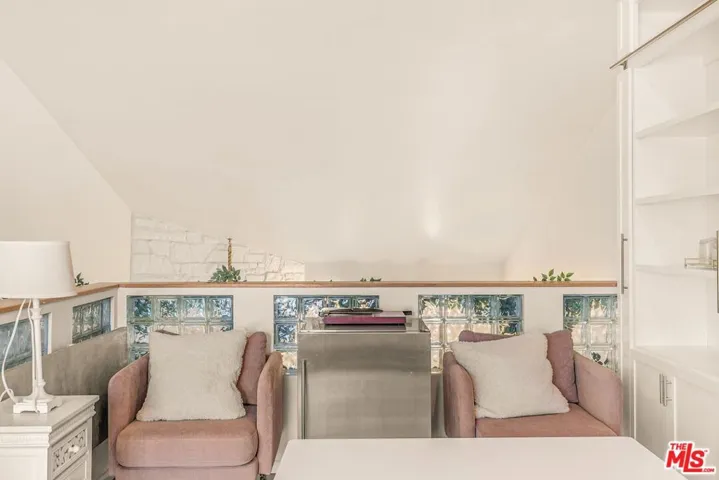 14050 Magnolia Boulevard 312, Sherman Oaks, California 91423