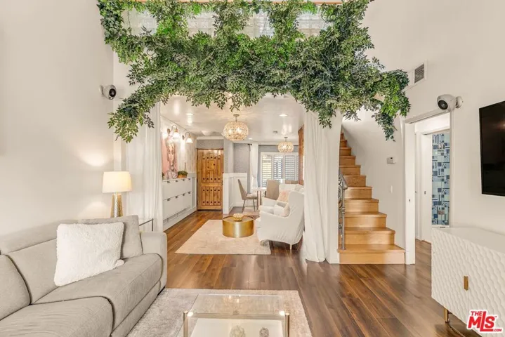 14050 Magnolia Boulevard 312, Sherman Oaks, California 91423