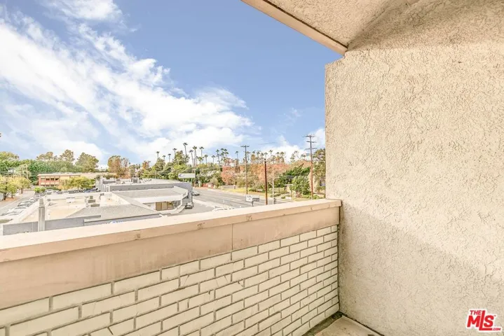 14050 Magnolia Boulevard 312, Sherman Oaks, California 91423