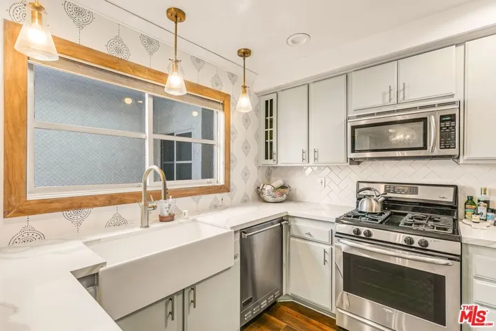 14050 Magnolia Boulevard 312, Sherman Oaks, California 91423