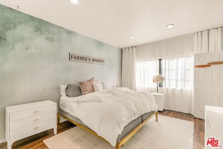 14050 Magnolia Boulevard 312, Sherman Oaks, California 91423