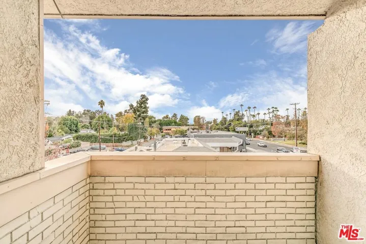 14050 Magnolia Boulevard 312, Sherman Oaks, California 91423