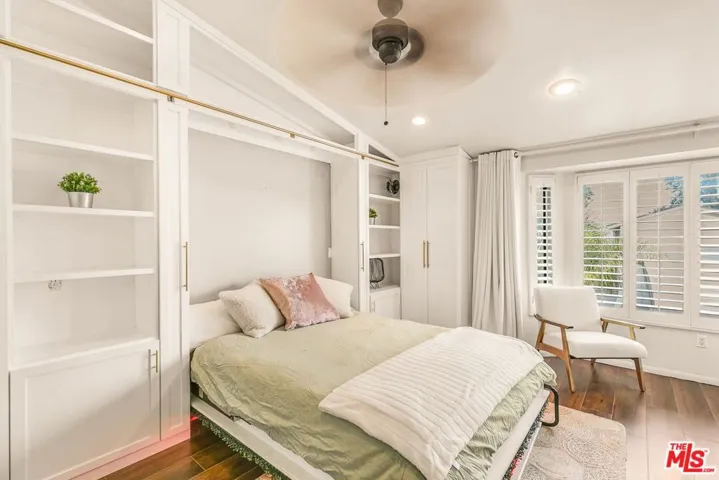 14050 Magnolia Boulevard 312, Sherman Oaks, California 91423