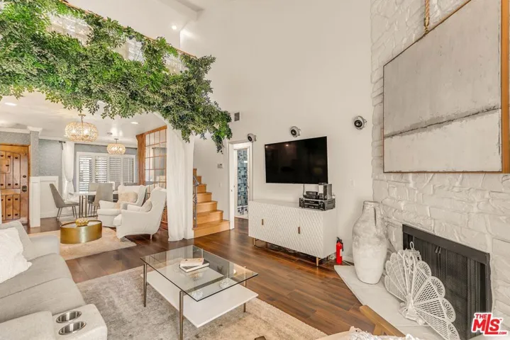 14050 Magnolia Boulevard 312, Sherman Oaks, California 91423