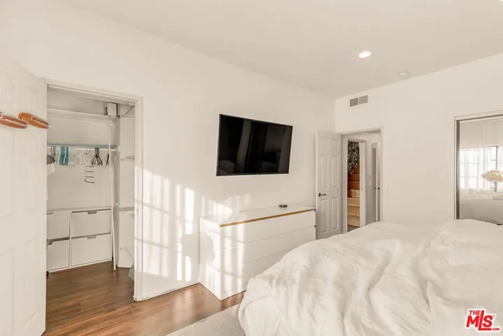 14050 Magnolia Boulevard 312, Sherman Oaks, California 91423