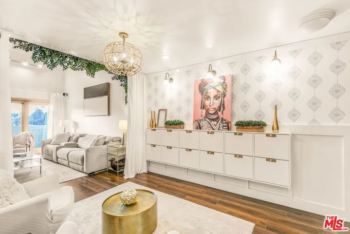 14050 Magnolia Boulevard 312, Sherman Oaks, California 91423