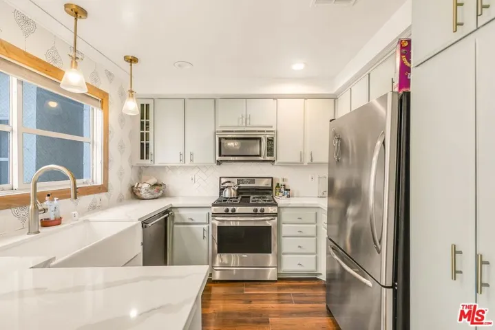 14050 Magnolia Boulevard 312, Sherman Oaks, California 91423