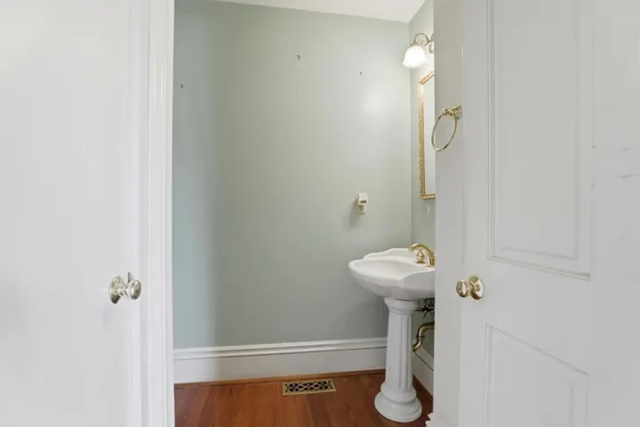 Downstairs 1/2 bath