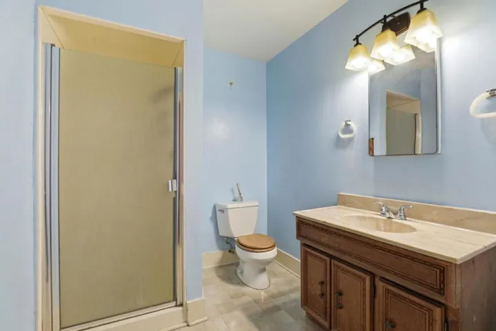 Upstairs Hall Bath