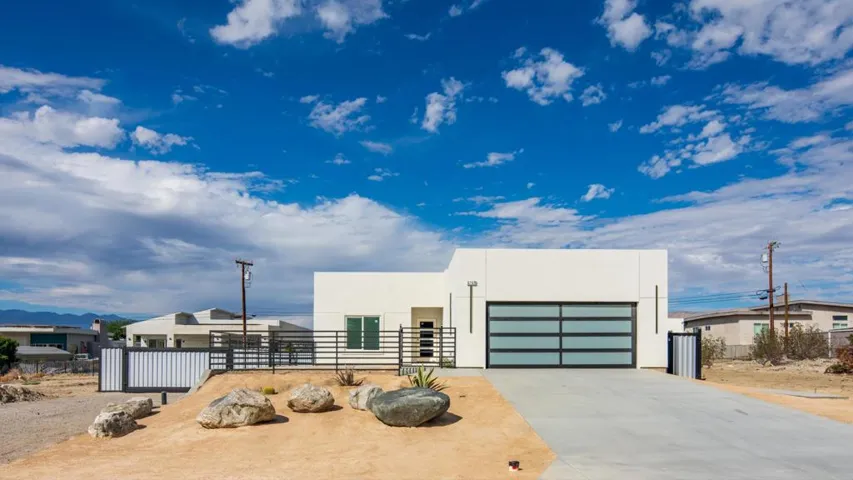 02-Were Focused 66760 Buckboard Ext-3