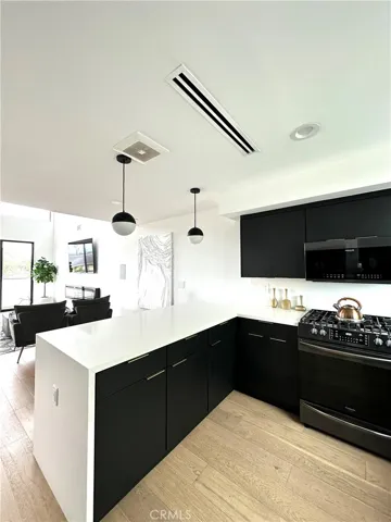 11326 Victory Blvd, North Hollywood, California 91606