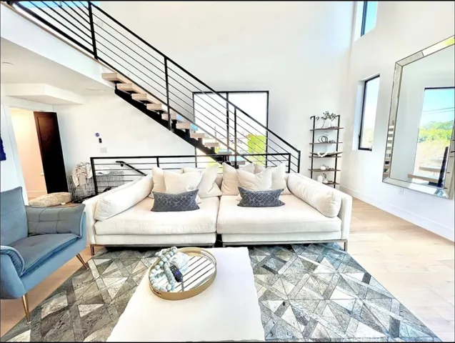 11326 Victory Blvd, North Hollywood, California 91606