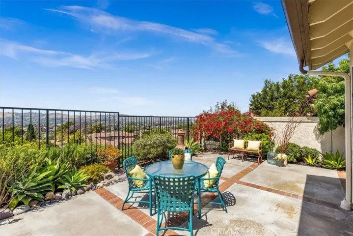 Welcome to 27367 Paseo Placentia.