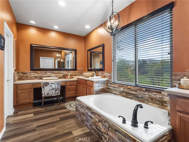 Master Bedroom Bathroom
