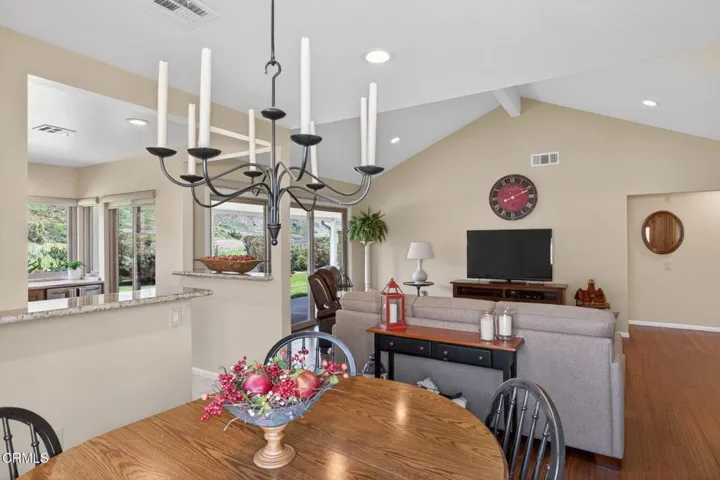 13-web-or-mls-UpmarketMedia-34108Vill-08